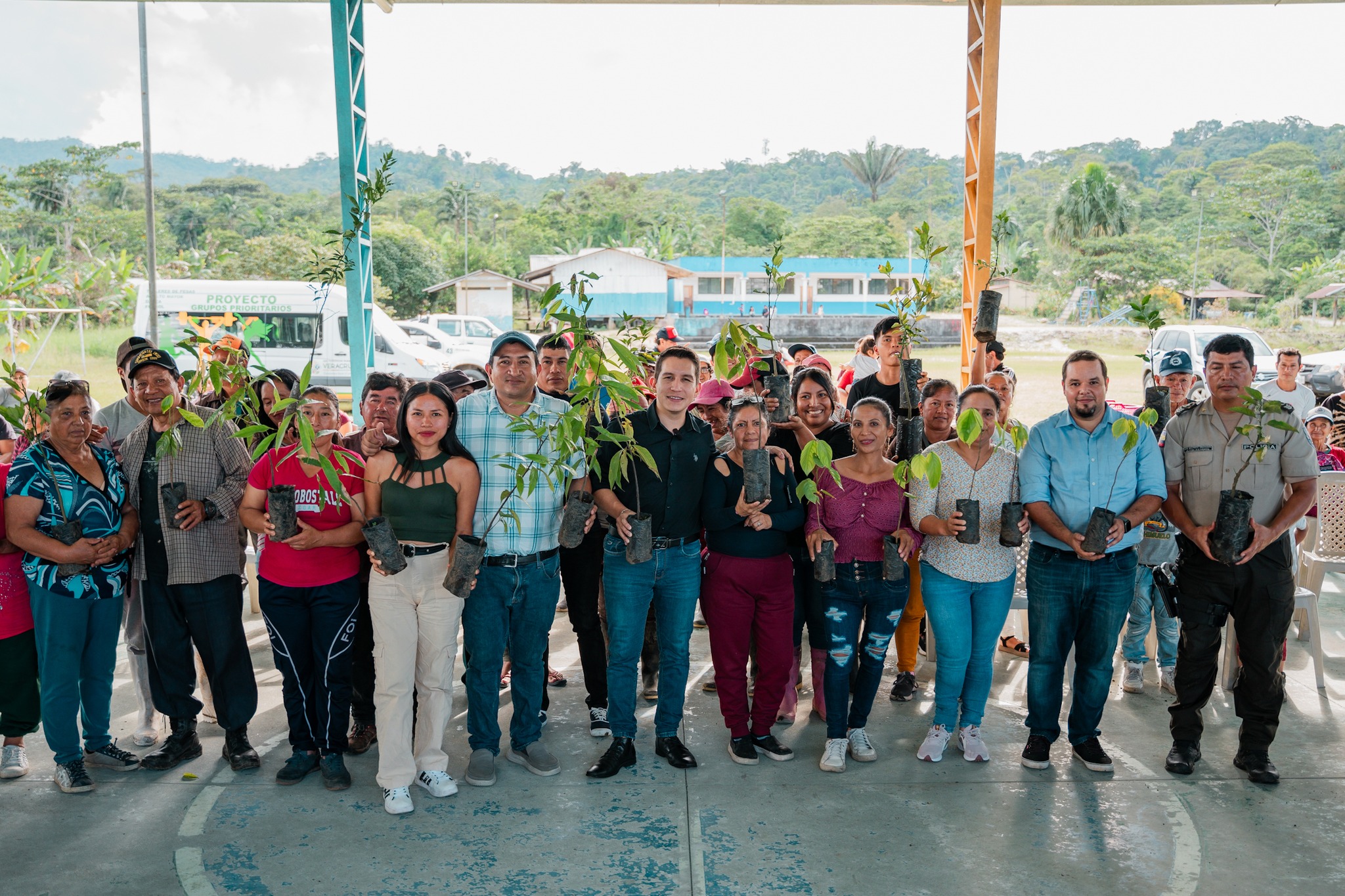 Pastaza Se Entregaron Mas De 2 Mil Plantas Frutales Y Forestales