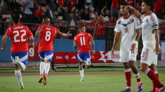 Chile derrota a Venezuela 4-2 en un frenético primer tiempo lleno de goles en el Nacional